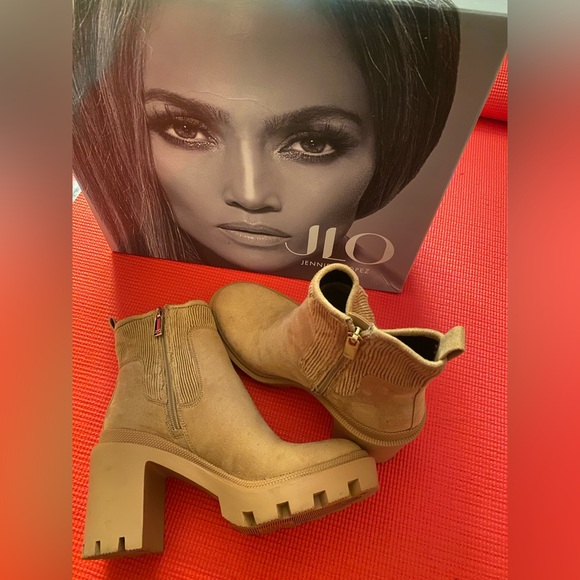 Jennifer Lopez Ankle Heeled Boots - Picture 14 of 16